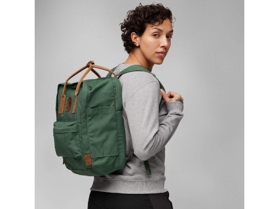 Fjaell Raeven_kanken_no_2_laptop-deep-patina_4