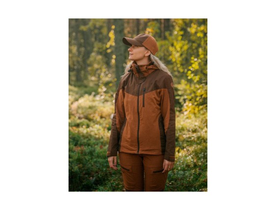 Pinewood-finnveden-Hybrid-Jacket-women.fudeg-nougat_2