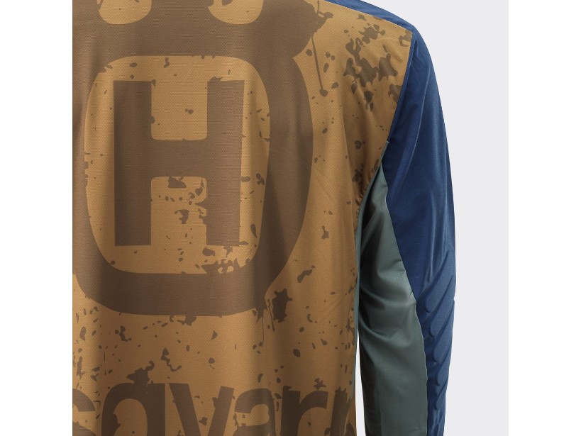 pho_hs_closeup_118510_3hs23001010x_gotland_shirt_blue_detail_3__sall__awsg__v1
