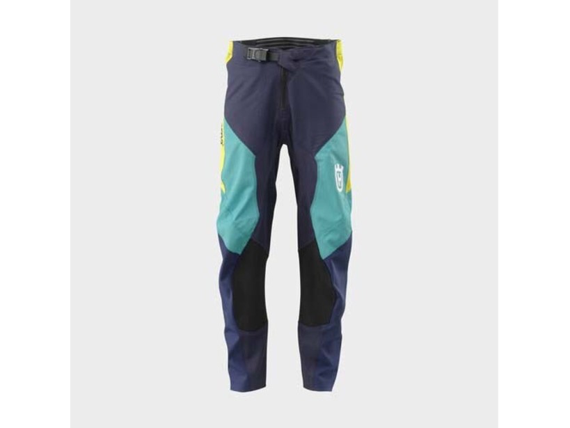pho_hs_pers_vs_139174_3hs24001780x_kids_railed_pants_front__sall__awsg__v1