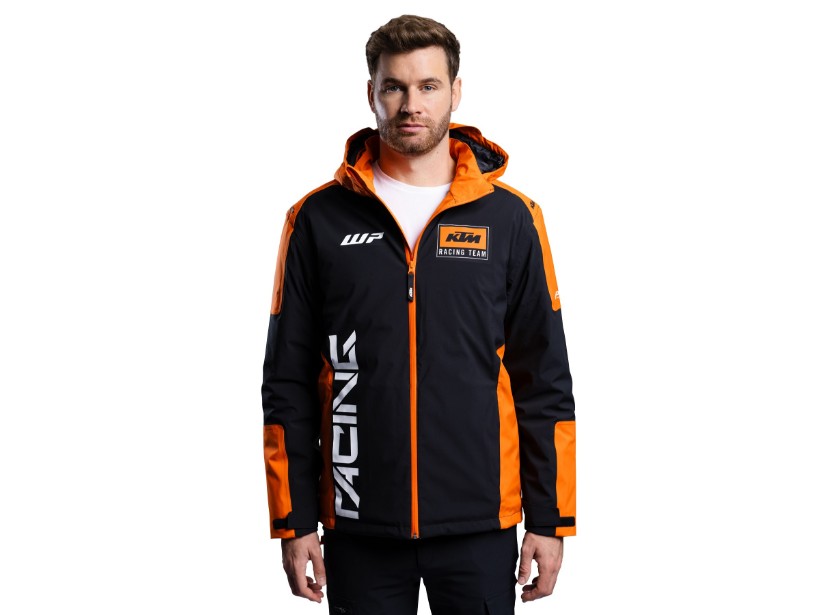 pho_pw_pers_vs_3pw24000490x_team_winter_jacket_onmodel_front_alternative__sall__awsg__v1