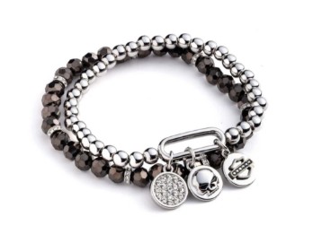 34B00189 Damen-Set mit zwei elastischen Perlenarmbändern mit Kristall-Anhängern im Logo-Design