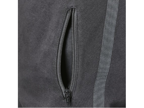 230601_gms_Katalog_Detail_0387_Janik_Gensheimer_eciRGBv2_1800x1800