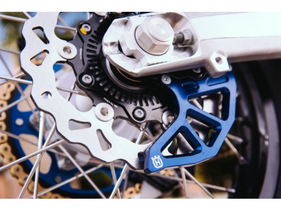 pho_hp_mon_27013975044_rear_brake_disc_protector_mounted__sall__awsg__v1