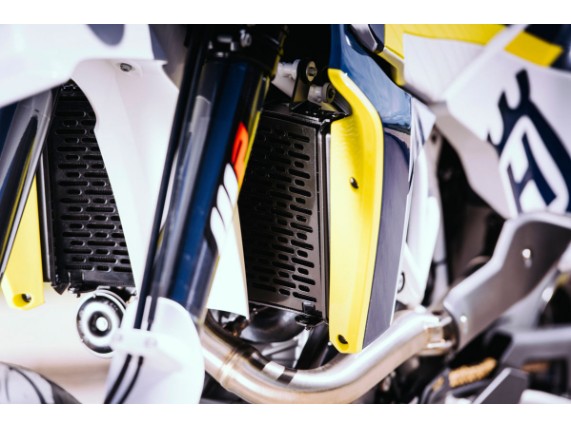 pho_hp_mon_27035940044_radiator_protection_grille_mounted__sall__awsg__v1