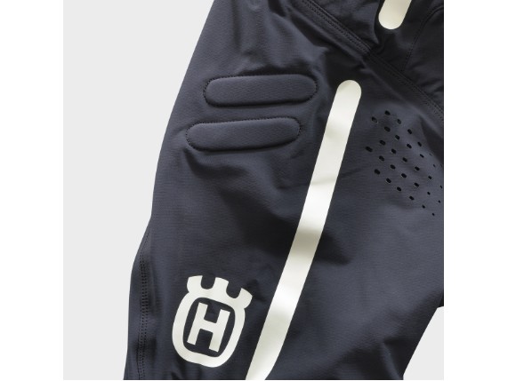 pho_hs_closeup_65191_3hs21000570x_origin_pants_detail_2__sall__awsg__v1