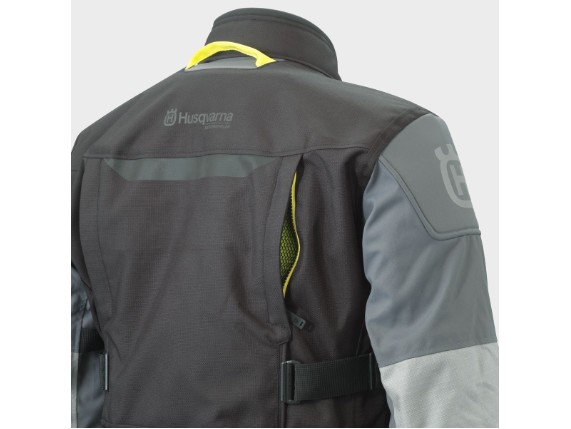 pho_hs_pers_rs_94013_3hs22004240x_scalar_wp_jacket_detail_ventilationen_back__sall__awsg__v1
