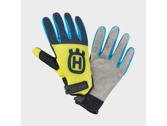 pho_hs_pers_vs_139184_3hs24001810x_kids_railed_edrive_gloves__sall__awsg__v1