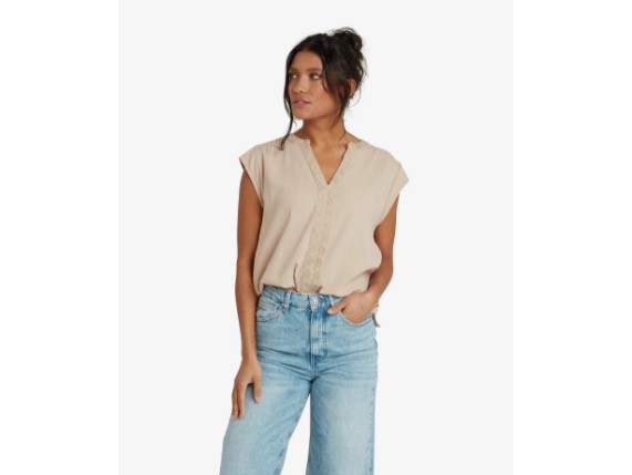sherpa-adventure-gear-womens-hara-cap-sleeve-top-SW20019-108-gold-model-02