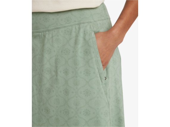 sherpa-adventure-gear-womens-neha-skort-SW24021-888-green-model-07