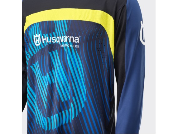 pho_hs_closeup_118485_3hs23000940x_railed_shirt_detail_1__sall__awsg__v1