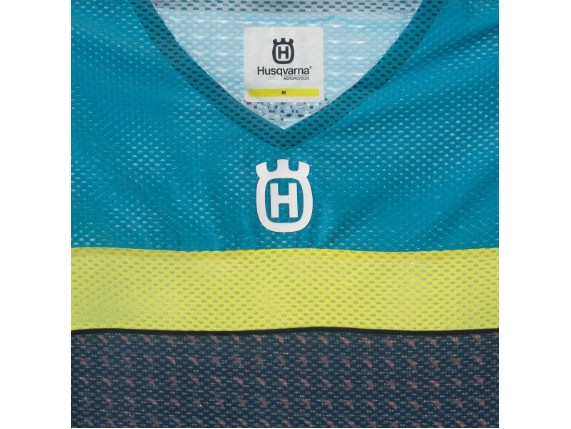 pho_hs_highlight_93955_3hs22001260x_railed_shirt_pro_detail__sall__awsg__v1