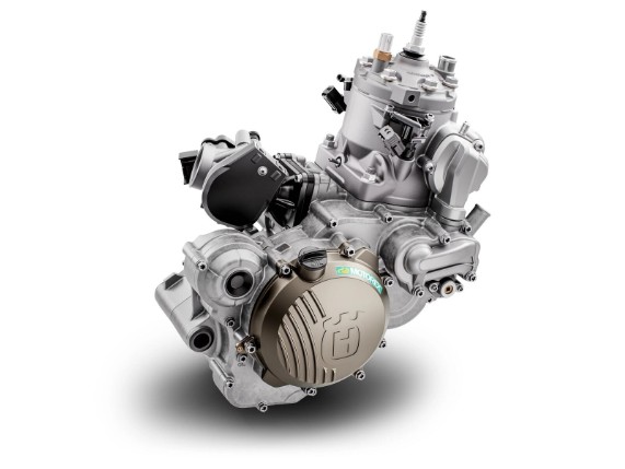 pho_nmon_73472_te_250i_2021_engine_front__sall__awsg__v1
