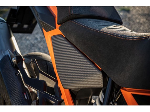 pho_pp_mon_483693_61908940044_side_fairing_set__sall__awsg__v1