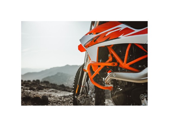pho_pp_mon_663640_my26_ktm_690_enduro_r_static_ktm_690_enduro_r_parts_details__sall__awsg__v1