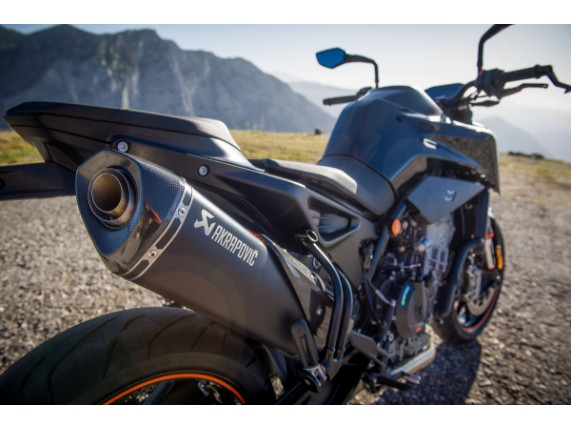 pho_pp_mon_6360597910033_akrapovic_slip_on_line_detail1__sall__awsg__v1