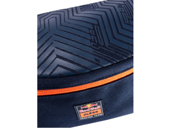 pho_pw_pers_vs_672423_rb_ktm_grid_cross_body_bag_3rb25004160x_detail_2_lifestyle__pw_acc___sall__awsg__v1