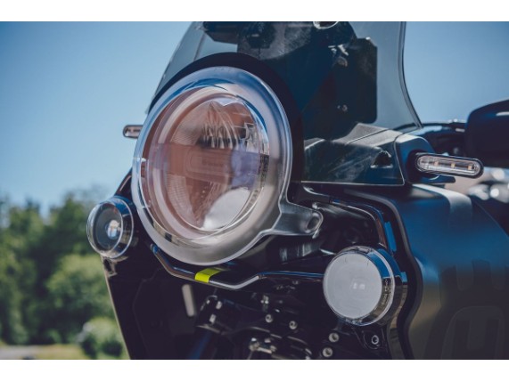 pho_hp_mon_94744_22114944044_headlight_protection___22114944000_auxiliary_lamp_protection__sall__awsg__v1