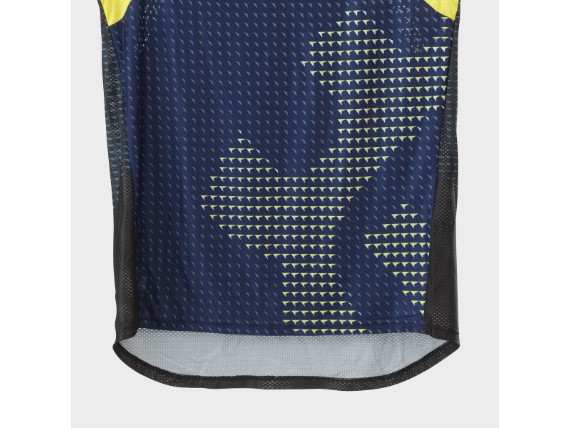 pho_hs_highlight_93957_3hs22001270x_railed_shirt_detail__sall__awsg__v1