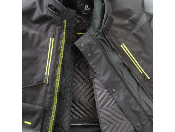 pho_hs_pers_vs_94012_3hs22004240x_scalar_wp_jacket_detail_innenjacke__sall__awsg__v1