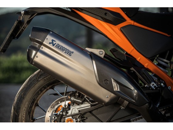 pho_pp_mon_483696_61905979000_61905979100_61905979200_akrapovic_slip_on_line__sall__awsg__v1