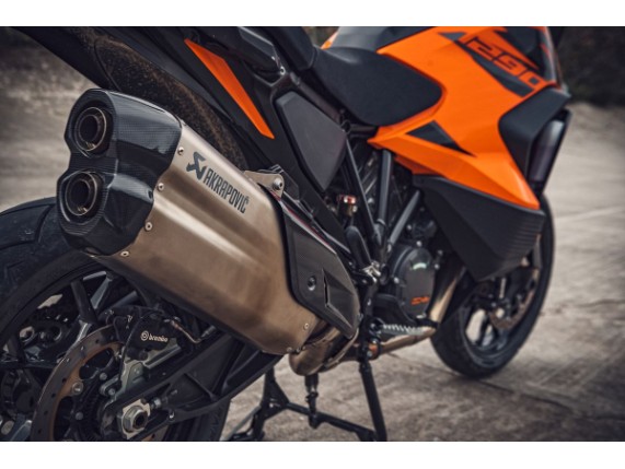 pho_pp_mon_61905979000_akrapovic_slip_on_line_detail__sall__awsg__v1