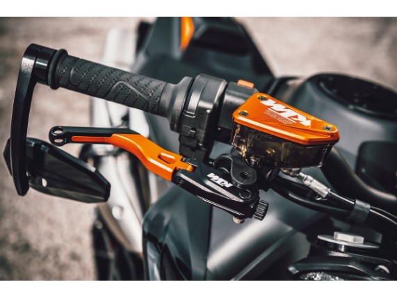 pho_pp_mon_64113903000_64113902044_montiert__sall__awsg__v1