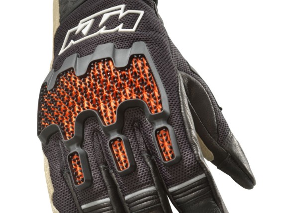 pho_pw_det_403291_3pw22000320x_adv_r_v2_gloves_detail__sall__awsg__v1