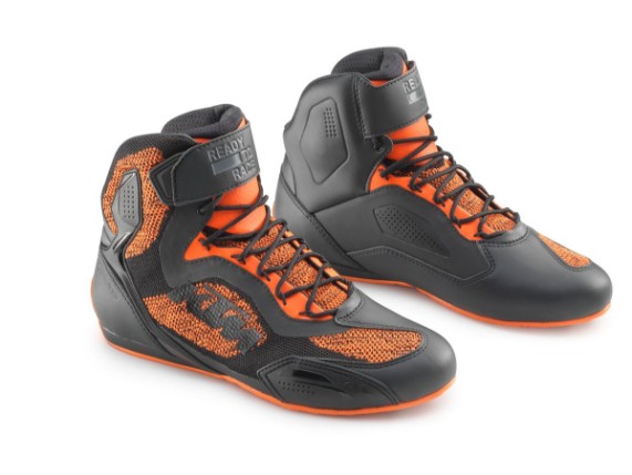 pho_pw_pers_vs_483035_3pw23000110x_faster_3_knitted_shoes_front_street_equipment__sall__awsg__v1