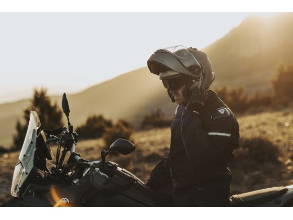 Shoei_Neotec3_small__O3A4729_600x600