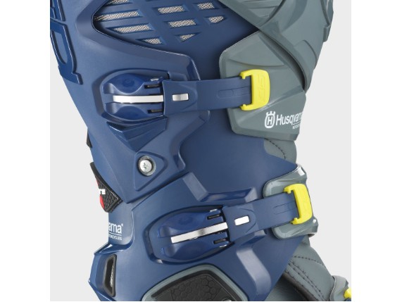 pho_hs_closeup_77168_3hs21003340x_crossfire_3_srs_boots_detail__sall__awsg__v1