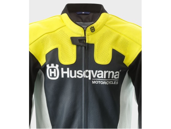 pho_hs_highlight_93985_3hs22001380x_horizon_suit_details_01__sall__awsg__v1