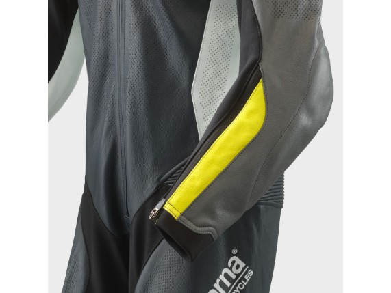 pho_hs_highlight_93987_3hs22001380x_horizon_suit_details_03__sall__awsg__v1