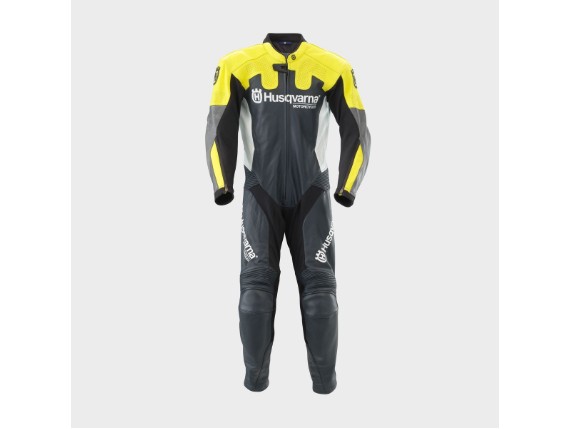 pho_hs_pers_vs_93989_3hs22001380x_horizon_suit_front__sall__awsg__v1