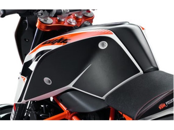 pho_pp_mon_76008998000_tank_protection_sticker_cup_kit_montiert__sall__awsg__v1