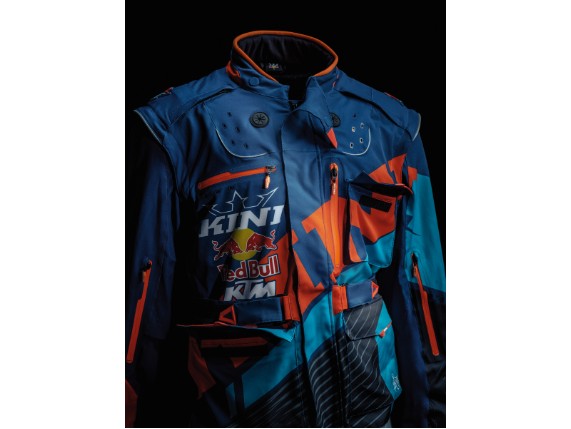 pho_pw_closeup_261626_3ki20000440x_kini_rb_competition_jacket_close_up__sall__awsg__v1