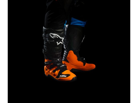 pho_pw_hero_3pw192010x_tech_7_mx_boots_hero_2__sall__awsg__v1