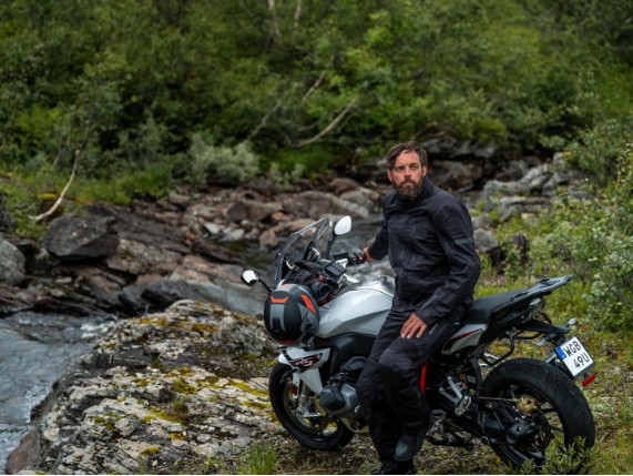 GRUVEN_710-23060100_black_04