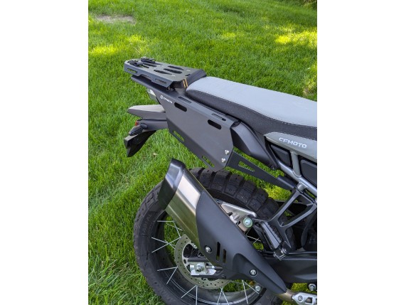 CFMOTO 450MT Gepäckträger Seitenansicht | seitliche Gepäckaufnahme