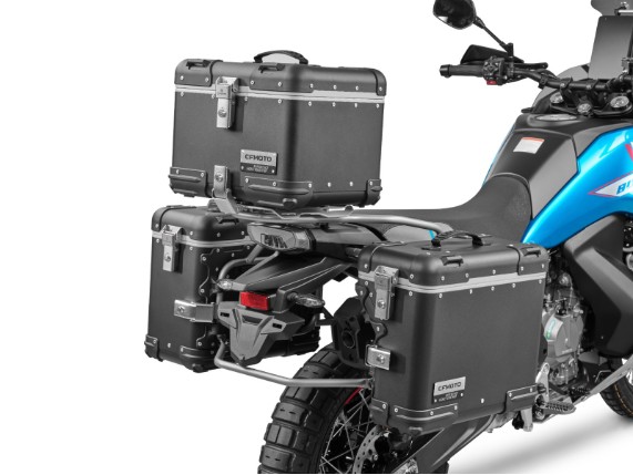 CFMOTO MT Aluminium-Kofferset montiert | Seitenkoffer und Topcase am Motorrad