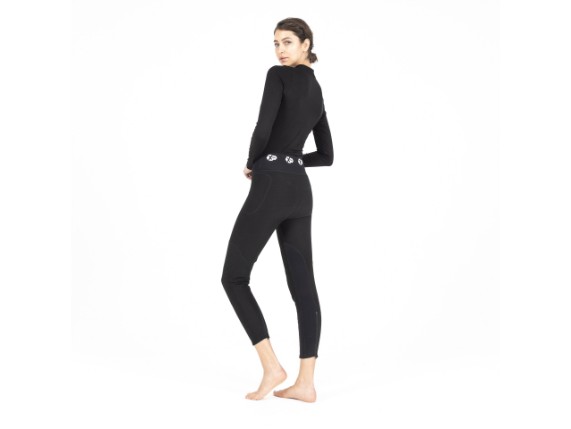 04_JBPW1001_XTM_AA_Baselayer_Pant_Women_OnModel_249A8016