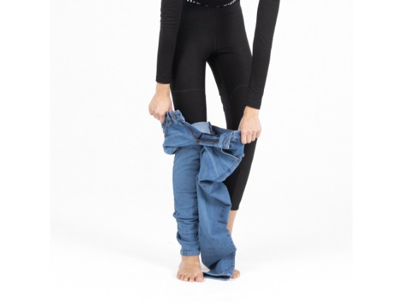 06_JBPW1001_XTM_AA_Baselayer_Pant_Women_OnModel_249A8228