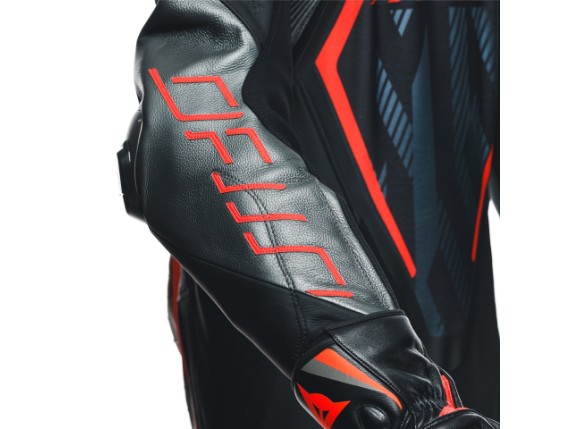 15100002_Z09_Dainese_Audax_D-Zip_1pc_perf_einteiler_black_red_fluo_anthracite_10