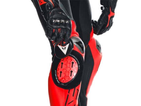 15100002_Z09_Dainese_Audax_D-Zip_1pc_perf_einteiler_black_red_fluo_anthracite_12