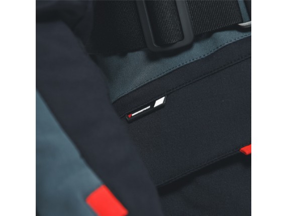 1593999_06C_Dainese_Carve_Master_3_Gore_Tex_Jacket_black_ebony_lava_red_6