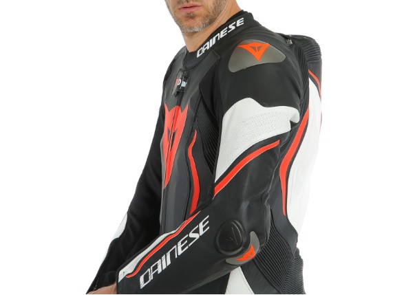 1D10028_N32_Dainese_D_Air_Misano_2_black_white_red_fluo_Airbagkombi_8