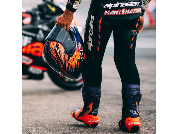 2025_Jorge_Martin_FLYTE_Image_Banners_1400 x 1400_Jorge_Martin_Flyte_LE Helmet_Boots_3