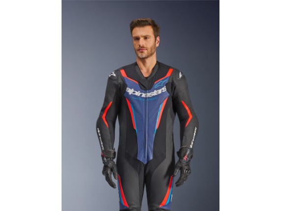 3150526_1739_GP_FORCE_V2_LEATHER_SUIT_1PC_FR_3X4