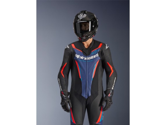 3150526_1739_GP_FORCE_V2_LEATHER_SUIT_1PC_HELMET_FR_3X4