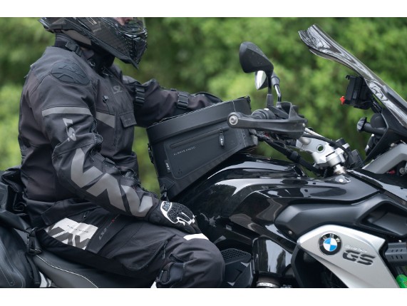 987173-8844BF-1758184050